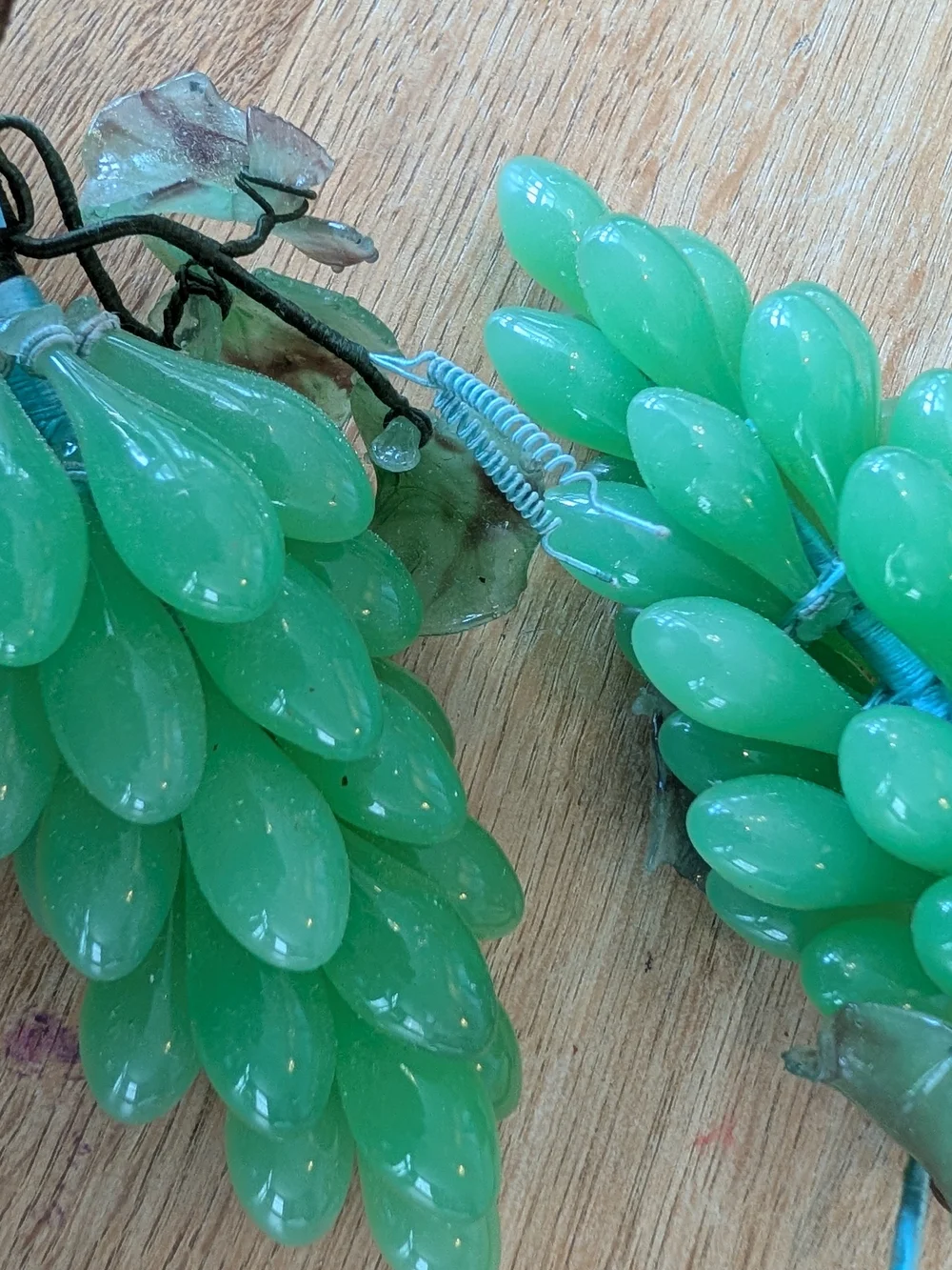 Vintage Mid-century Green Glass Grape Cluster Set In Original Box